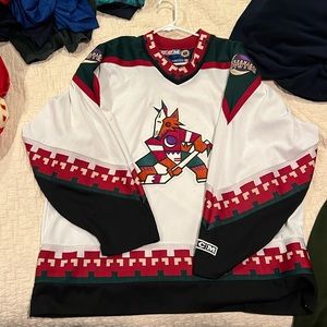 Phoenix Coyotes Vintage Men’s XL CCM NHL hockey jersey
